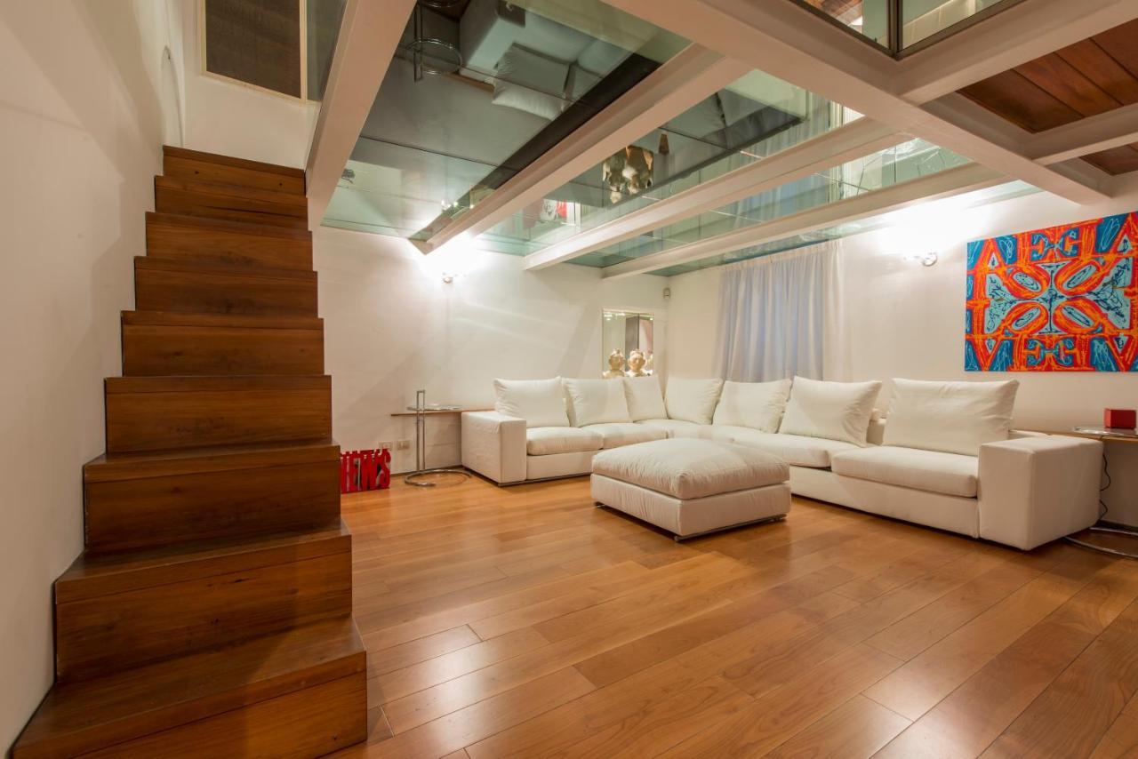 via Cerva - Raffinato ed elegante - Posizione centralissima Milano Esterno foto